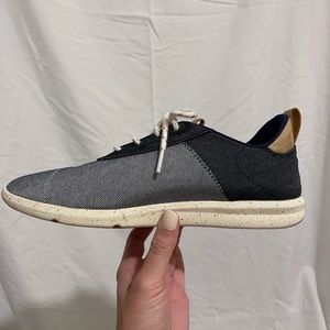 NWOT Toms Sneakers